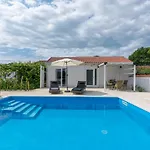 Hébergement de vacances Casa Cosini With Private Pool Poreč