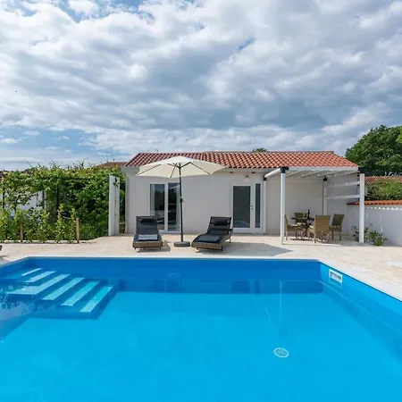 Hébergement de vacances Casa Cosini With Private Pool Poreč